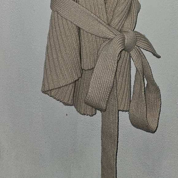 J.Lo Ethereal Beauty Cardigan Vest with Faux Fur Collar & Belt - Picture 5 of 6